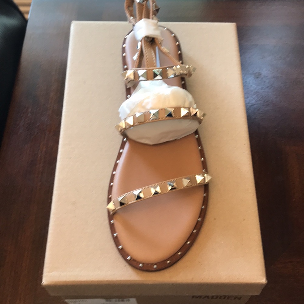 Brand New Steve Madden Tan 9.5 Travel Sandal